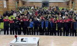 Onikişubat Belediyespor’un voleybolcuları, Kahramanmaraşlı gençlere ilham oluyor