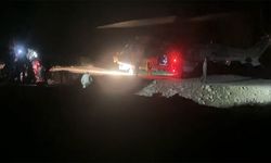 Bacağı kırılan dağcı ile arkadaşları, askeri helikopterle kurtarıldı