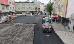 Büyükşehir, Göksun’da Atatürk ve Yunus Emre Caddelerinde asfalt serimine başladı