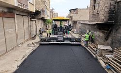 Büyükşehir, Menderes Mahallesi’nde sıcak asfalt serimine başladı