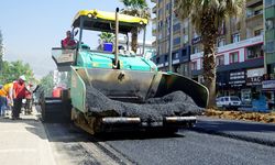 Büyükşehir, Trabzon Bulvarı’nda son kat asfalt serimine başladı