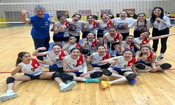 Onikişubat Belediyespor Midi Kız Voleybol Takımı Türkiye Şampiyonası yolunda