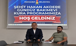 Onikişubat Belediyesi’nin 45 farklı mahalleden başvuru alan Gündüz Bakımevi’nde yeni dönemin kuraları çekildi