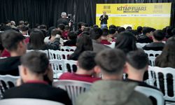Usta Gazeteci Hakan Çelik, Kitap Fuarı’nda gençlere seslendi