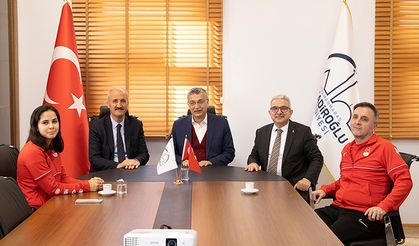 Dünya şampiyonlarından Okay’a ziyaret