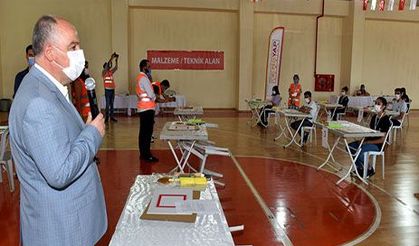 Coşkun, geleceğin teknoloji yıldızlarını ziyaret etti