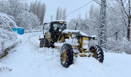 Kahramanmaraş’ta kar mesaisi sürüyor