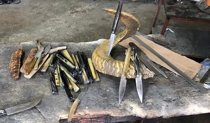 Kurban Bayramı öncesi Tarihi Kapalı Çarşı’da bıçak mesaisi