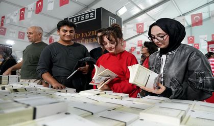 Büyükşehir’in Kitap Fuarı 9’uncu gününde de ziyaretçi akınına uğradı