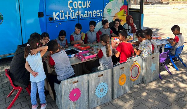 Büyükşehir’in Mobil Çocuk Kütüphanesi ilgi görüyor