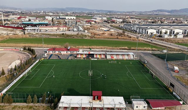 Merkez futbol sahasının tribün kapasitesi artırıldı
