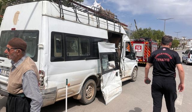 Kahramanmaraş’ta yolcu minibüsü ile TIR çarpıştı: 6 yaralı