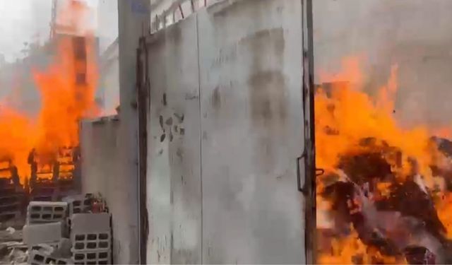 Kahramanmaraş’ta karton bardak imalathanesinde yangın