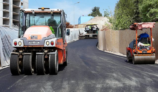 Büyükşehir, Doğukent’te asfalt serimine başladı