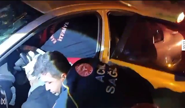 Kahramanmaraş’ta otomobilde sıkışan yaralıyı itfaiye kurtardı