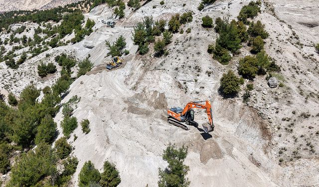 Büyükşehir, Dulkadiroğlu’nda köy evlerine yeni yol açıyor