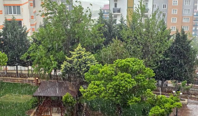 Kahramanmaraş’ta sağanak ve dolu etkili oldu