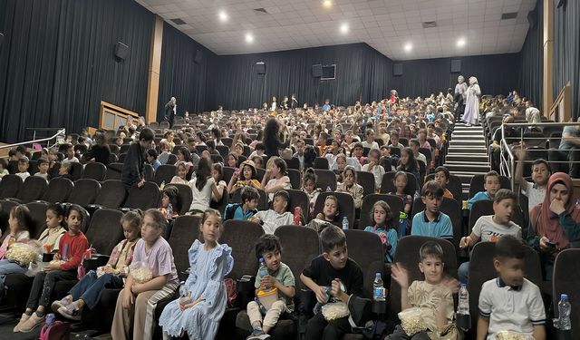 Onikişubat Belediyesi’nden kırsaldaki 1500 öğrenciye sinema hediyesi