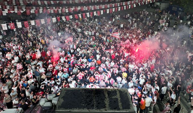 Büyükşehir, İstiklalspor’un Şampiyonluk yolculuğunu dev ekranda sporseverlerle buluşturdu