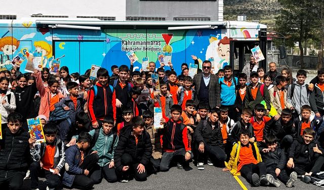 Mobil Çocuk Kütüphanesi, okul ziyaretlerini sürdürüyor