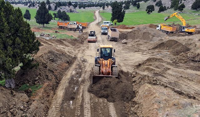 Nurhak’ta Yollar Büyükşehir’le Yenileniyor