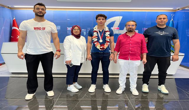 Halil Gürsoy’dan Türkiye Şampiyonuna ödül ve tebrik