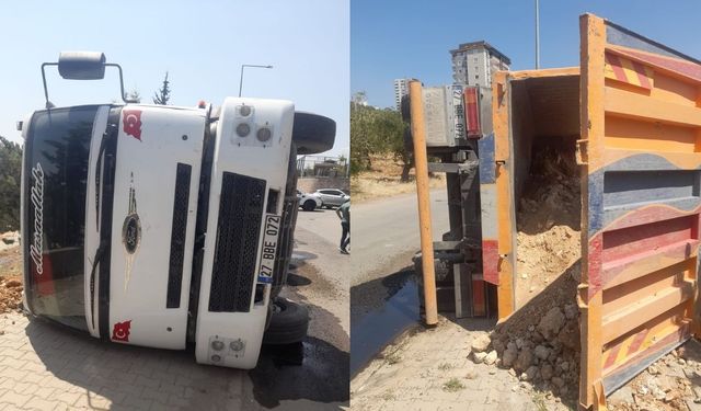 Kahramanmaraş’ta kamyon devrildi: sürücü yaralandı