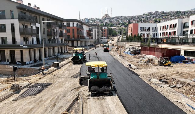 Büyükşehir, Azerbaycan Mahallesi’nde yolları asfaltla kaplıyor