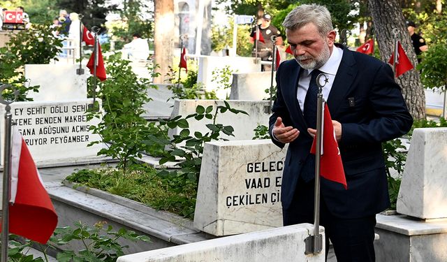 Şehitler Kabri başında dualarla anıldı