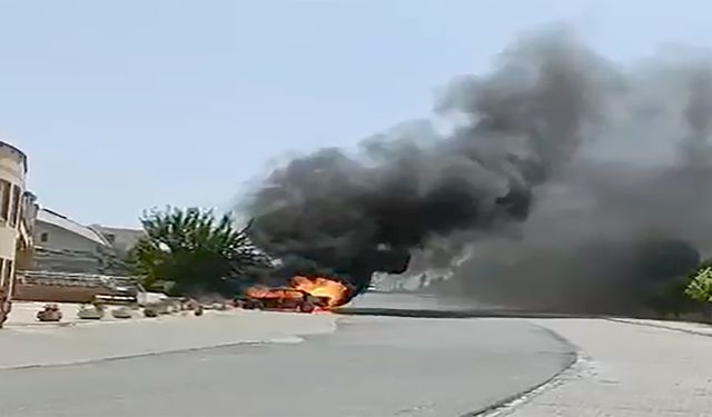 Kahramanmaraş’ta park halindeki otomobil alev alev yandı