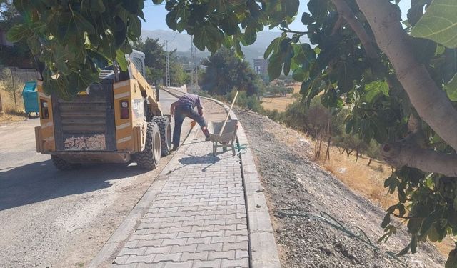 Dulkadiroğlu Belediyesi’nden Ballıca Mahallesi’ne kaldırım düzenlemesi