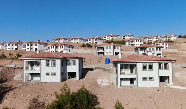 Kahramanmaraş’ta ilk iki katlı köy evleri teslime hazır