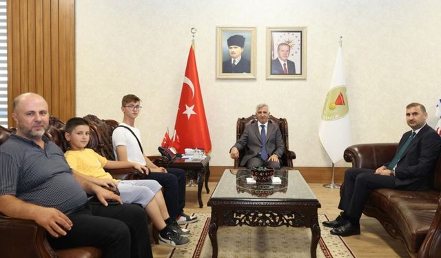 Dünya İkincisi Atlı Okçu Musab İsmail Şahanoğlu’ndan Vali Ünlüer’e ziyaret