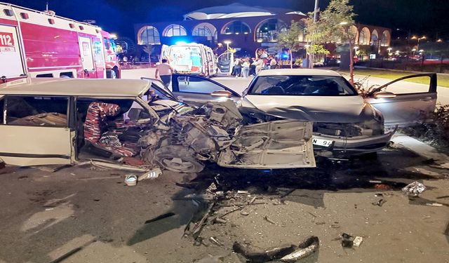 Kahramanmaraş’ta otomobiller çarpıştı: 3 yaralı