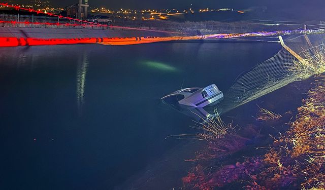 Otomobil sulama kanalına düştü: 4 yaralı