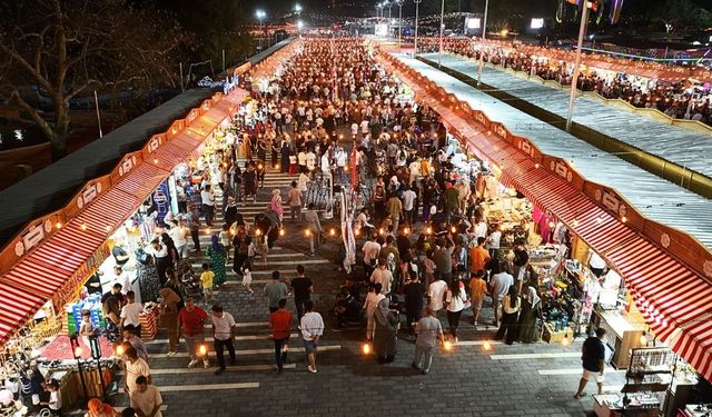 Geleneksel Ağustos Fuarı 3. gününde de büyük bir coşkuyla sürdü