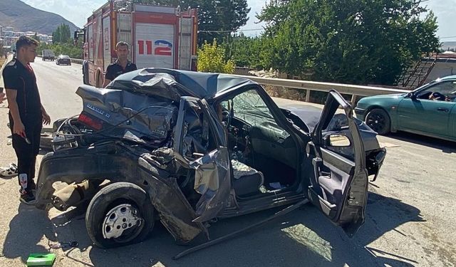Elbistan’da tır ile otomobil çarpıştı: 1 yaralı