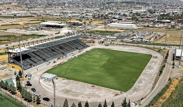 Şehrin 4 bin seyirci kapasiteli yeni futbol sahasında sona gelindi