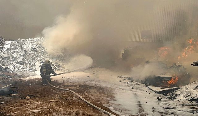 Kahramanmaraş’ta palet üretim tesisinde yangın