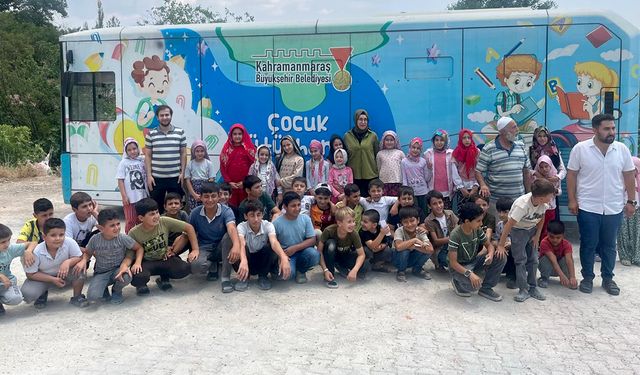Mobil Çocuk Kütüphanesi ile Çocuklar Yaz Tatilini Renklendirdi