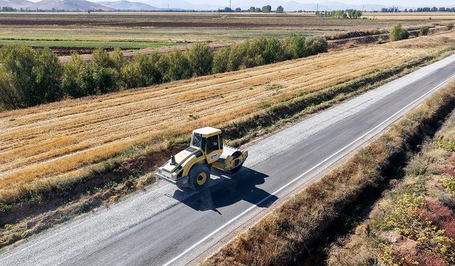 Büyükşehir’den Elbistan kırsalına kesintisiz yol hizmeti