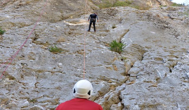 Kahramanmaraş’ta Dağcılık ve Yüksekten Kurtarma Eğitimi