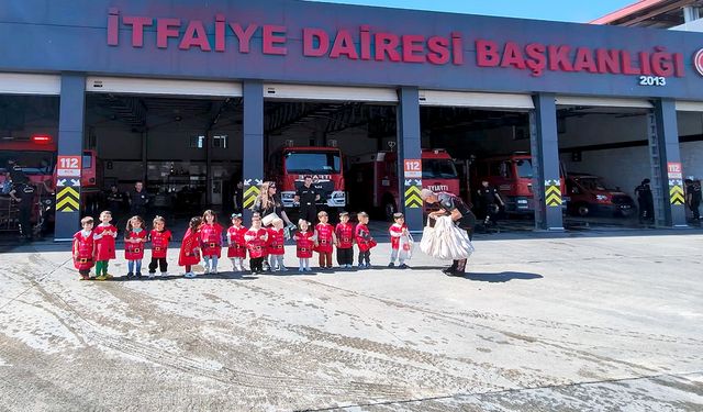 Çocuklar itfaiyeciliği yerinde öğrendi