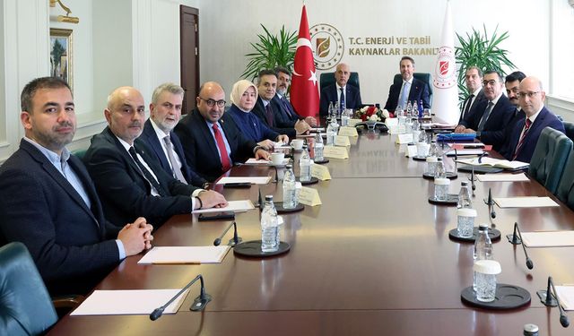 Kahramanmaraş heyetinden Enerji ve Tabii Kaynaklar Bakanı Bayraktar’a ziyaret