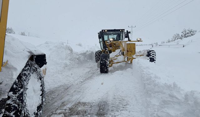 Onikişubat Belediyesi’nden kırsalda kesintisiz ulaşım için 7/24 karla mücadele