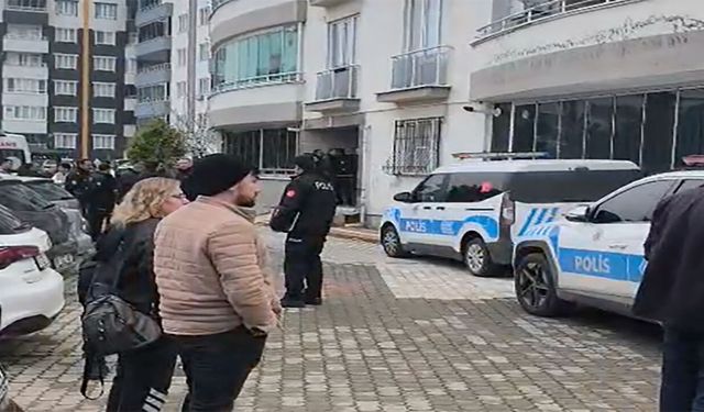 Tartıştığı babasını boğazını keserek öldürdü