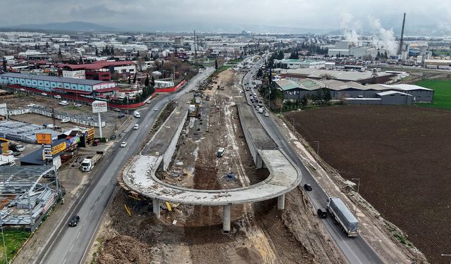 Çevre Yolu’nda ulaşımı rahatlatacak kavşak hızla yükseliyor