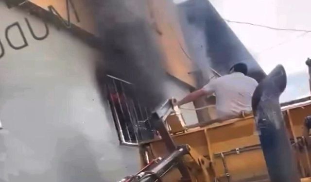 Onikişubat Belediyesi personelinden ev yangınına örnek müdahale