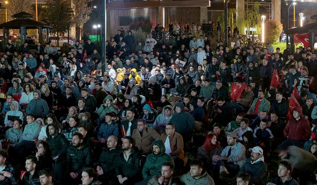 Milli heyecan dev ekranda yaşandı: Dünya Kupası bileti coşkuyla kutlandı