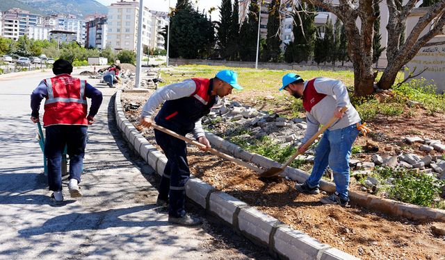 Onikişubat Belediyesi’nden 9 farklı mahallede eş zamanlı kaldırım ve yol çalışması